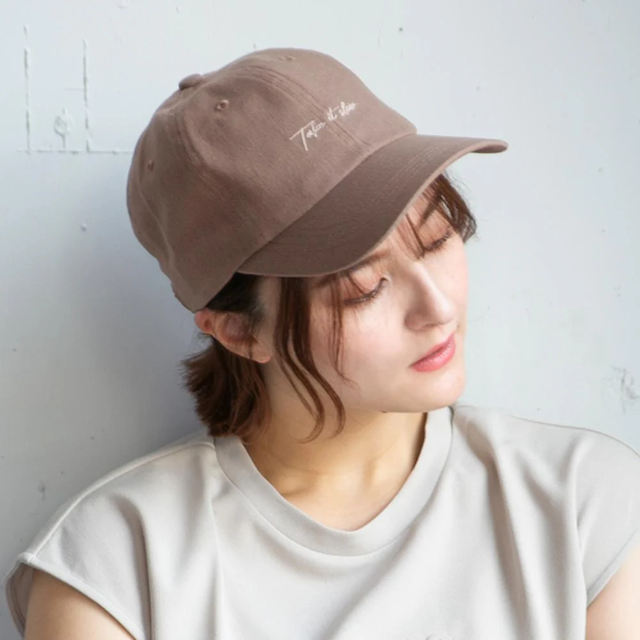 【イチヨンプラス】麻混筆記体刺繍キャップ