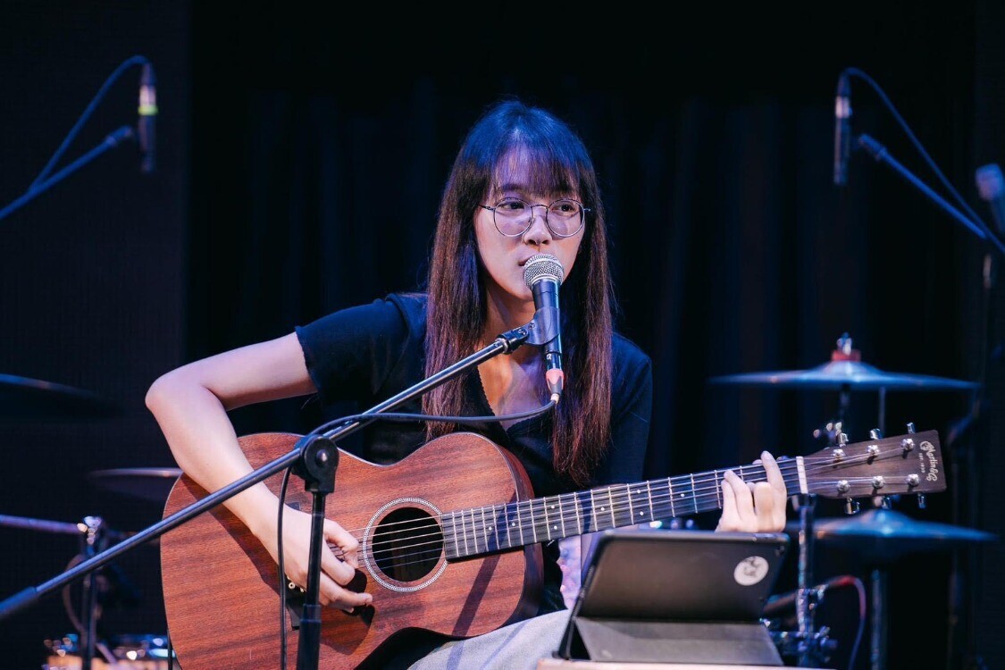 タイからの来日アーティストの弾き語り生ライブ開催